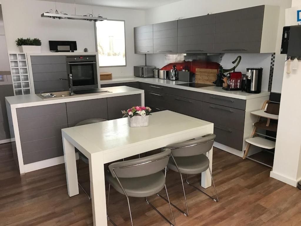 Exclusive Fewo In Warnemuende, 150M To The Beach, 2 Bathrooms, 2 Bedrooms, Sauna, Wifi And Much More. Rostock Exterior foto